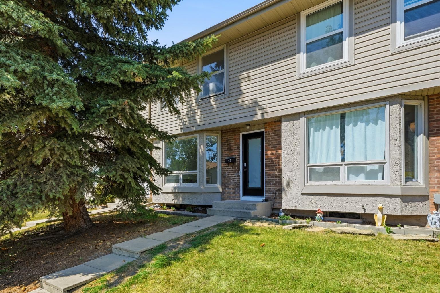 42, 123 Queensland Drive SE — photo 3