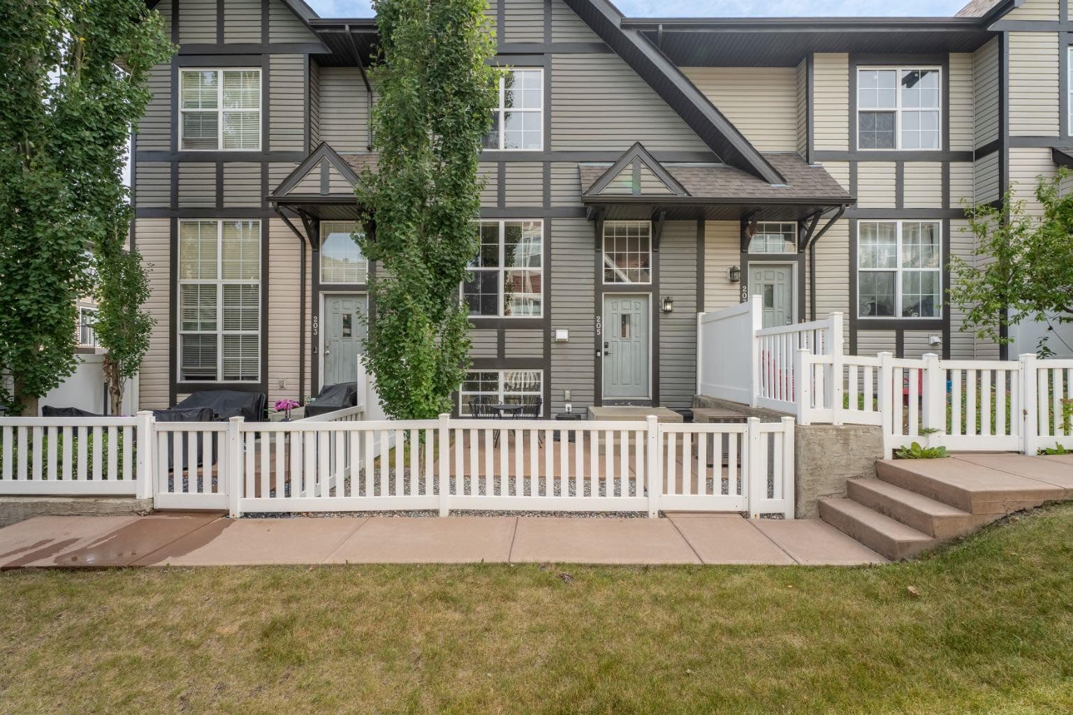 205 New Brighton Villas SE — photo 1