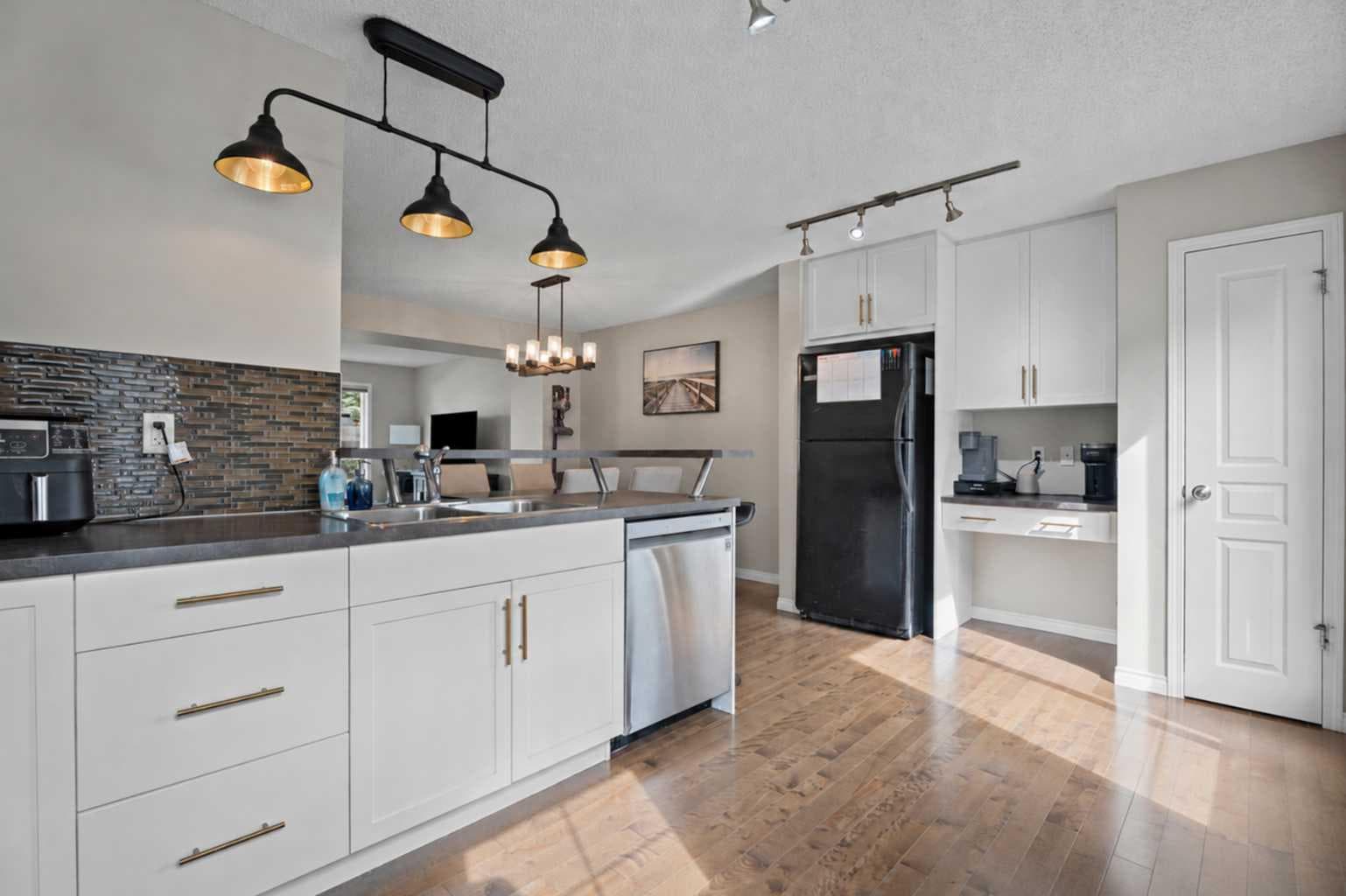 205 New Brighton Villas SE — photo 2