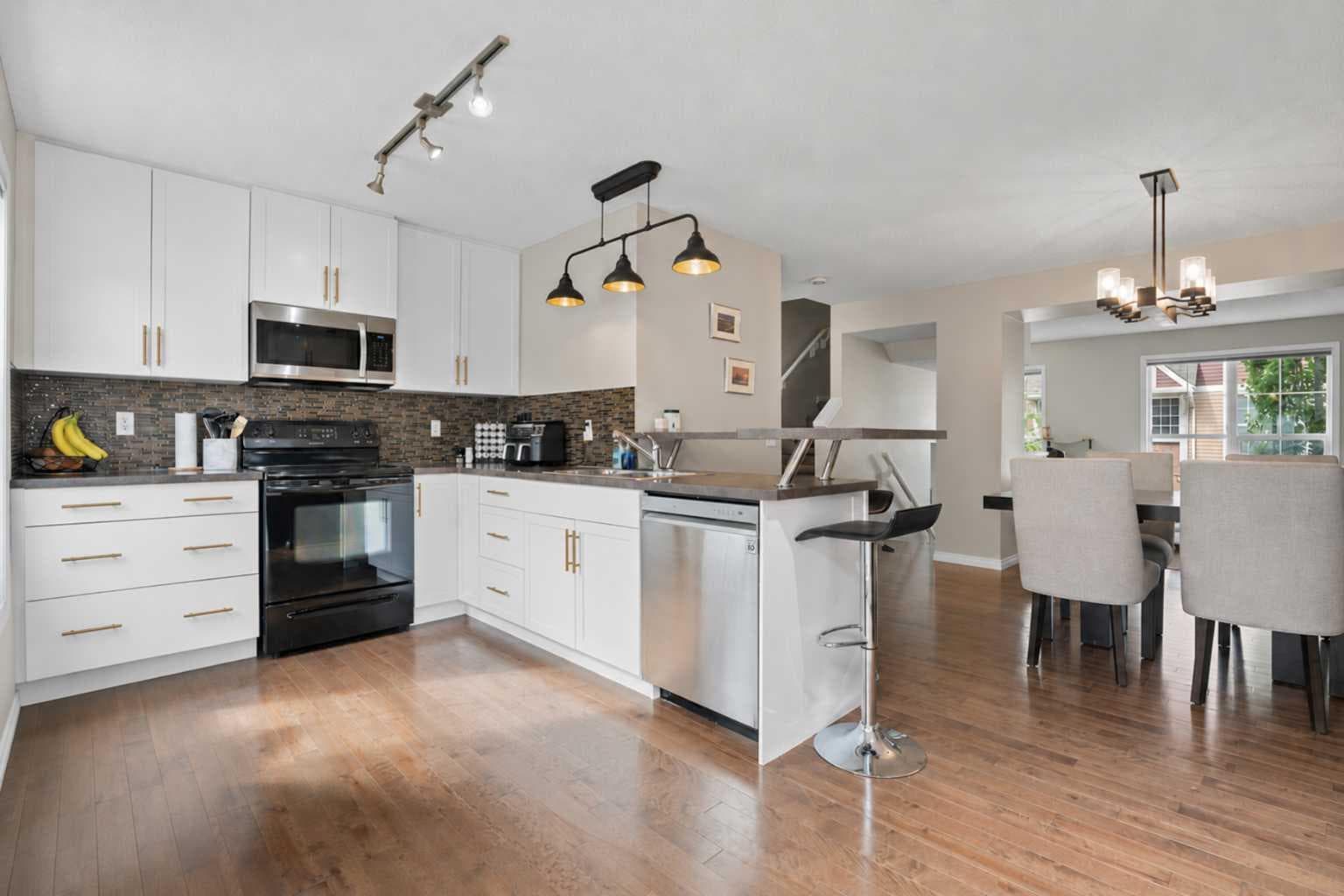 205 New Brighton Villas SE — photo 3