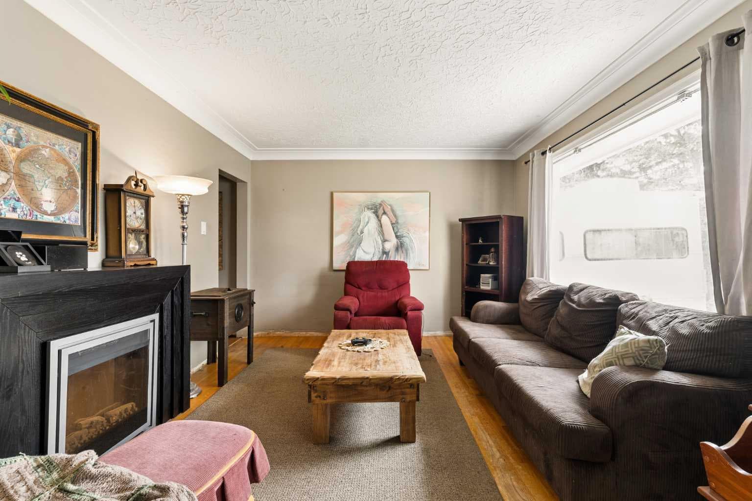 440 36 Avenue NW — photo 2