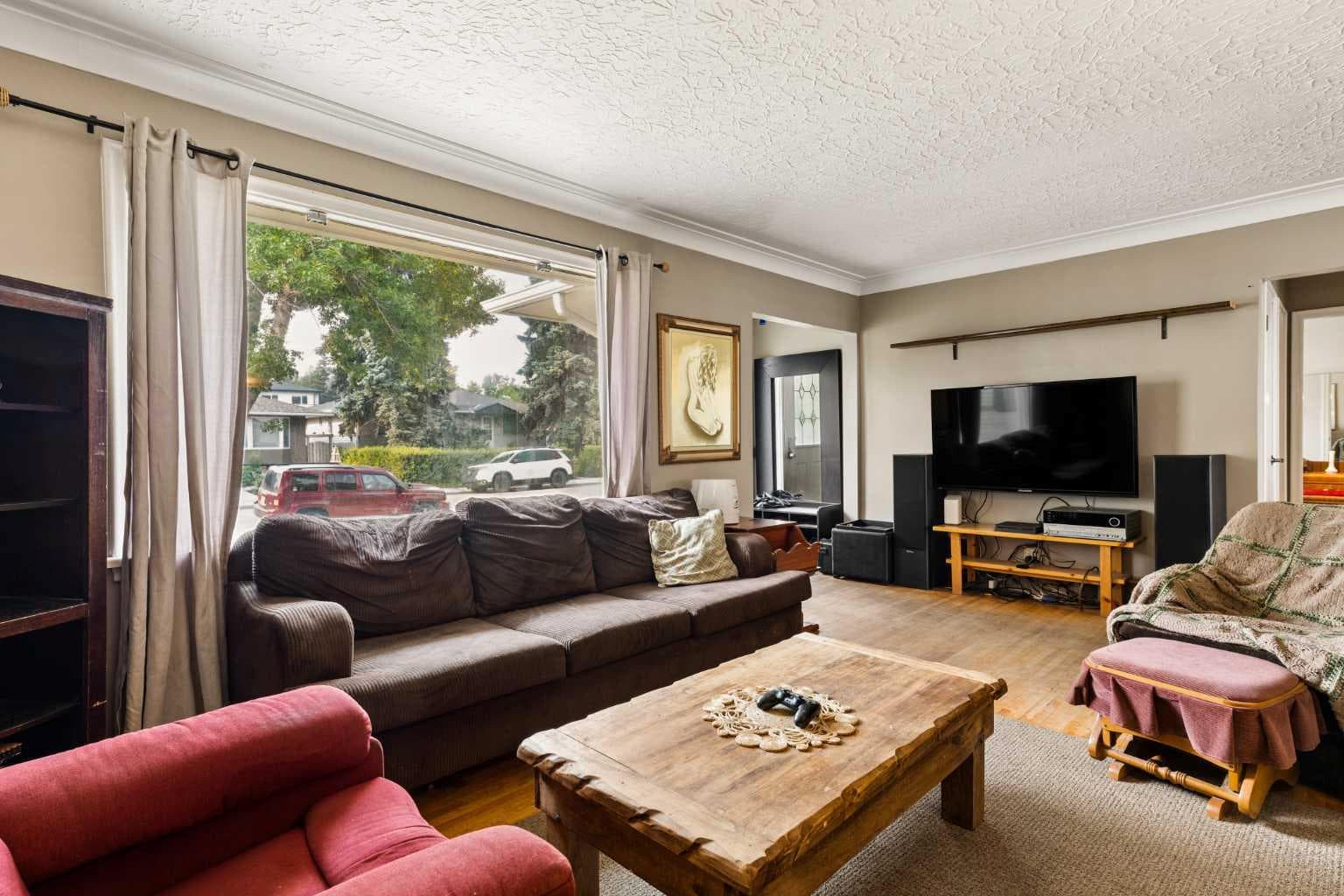 440 36 Avenue NW — photo 4