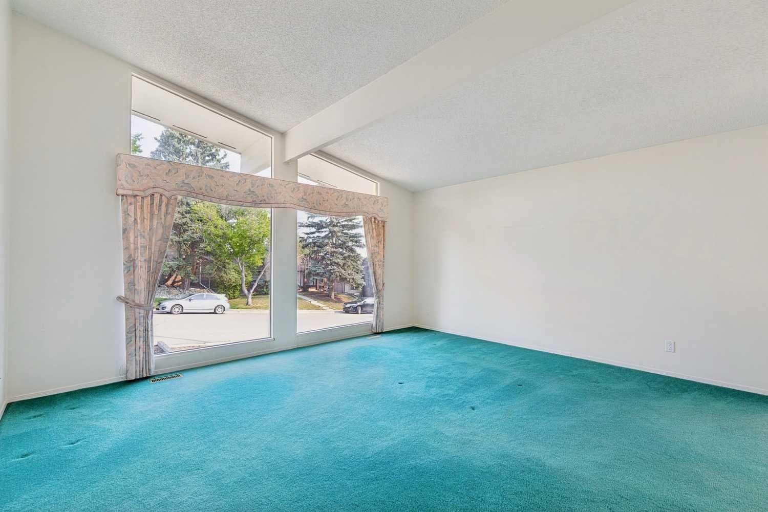 567 Parkridge Drive SE — photo 2