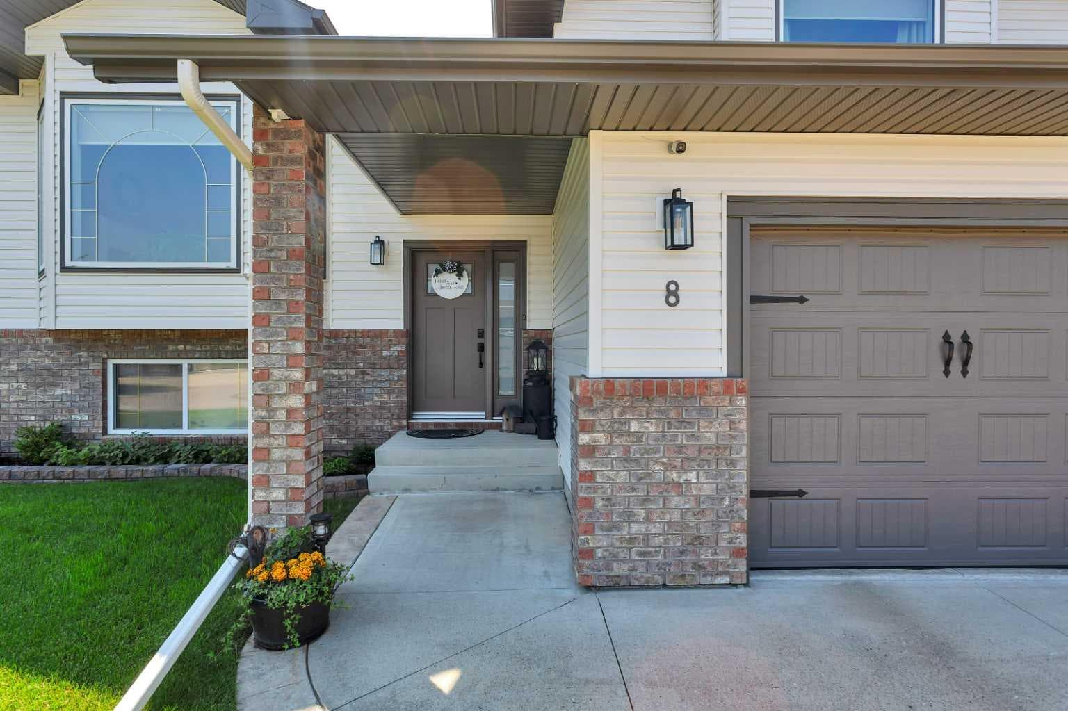 8 Pritchard Close — photo 2