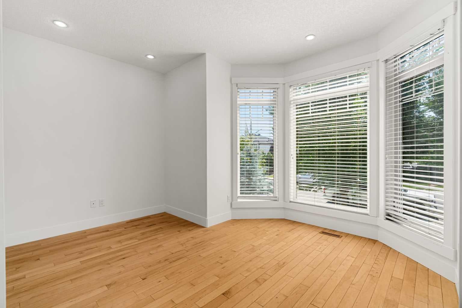4828 20 Avenue NW — photo 5