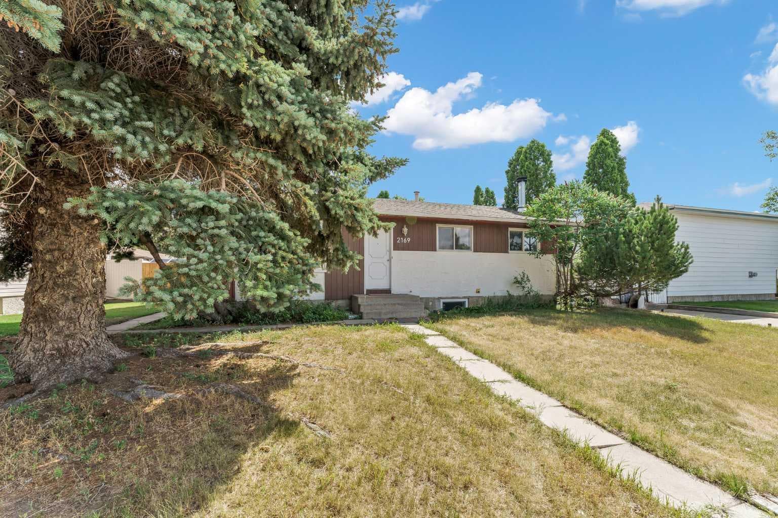 2169 Hawke Crescent NE — photo 2