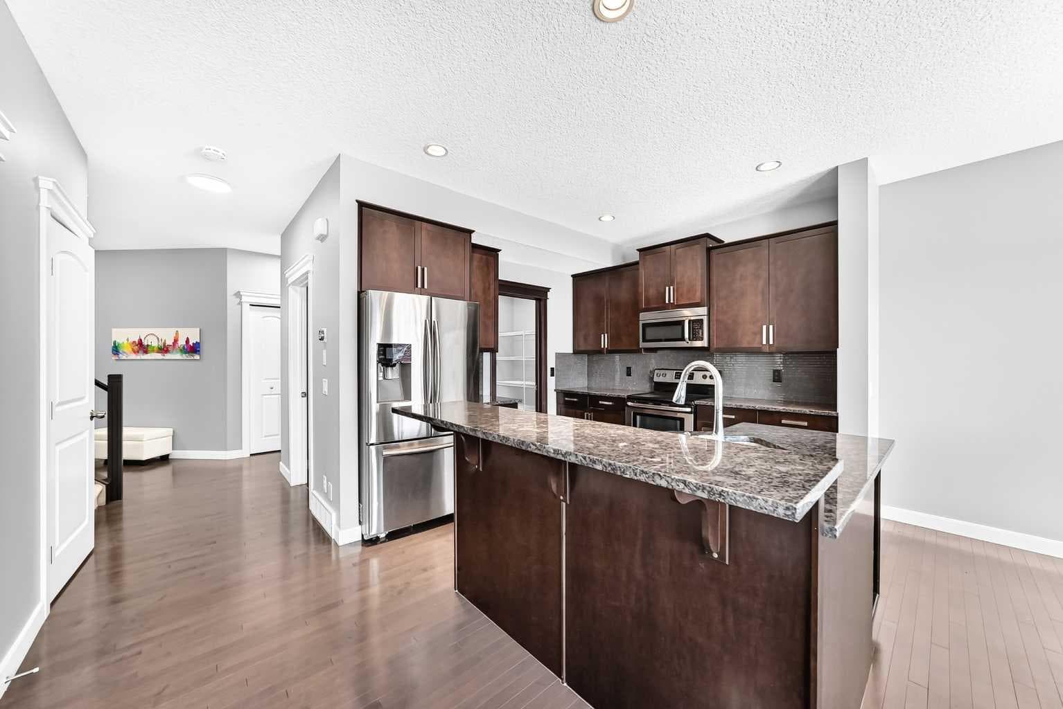 29 REDSTONE Manor — photo 4