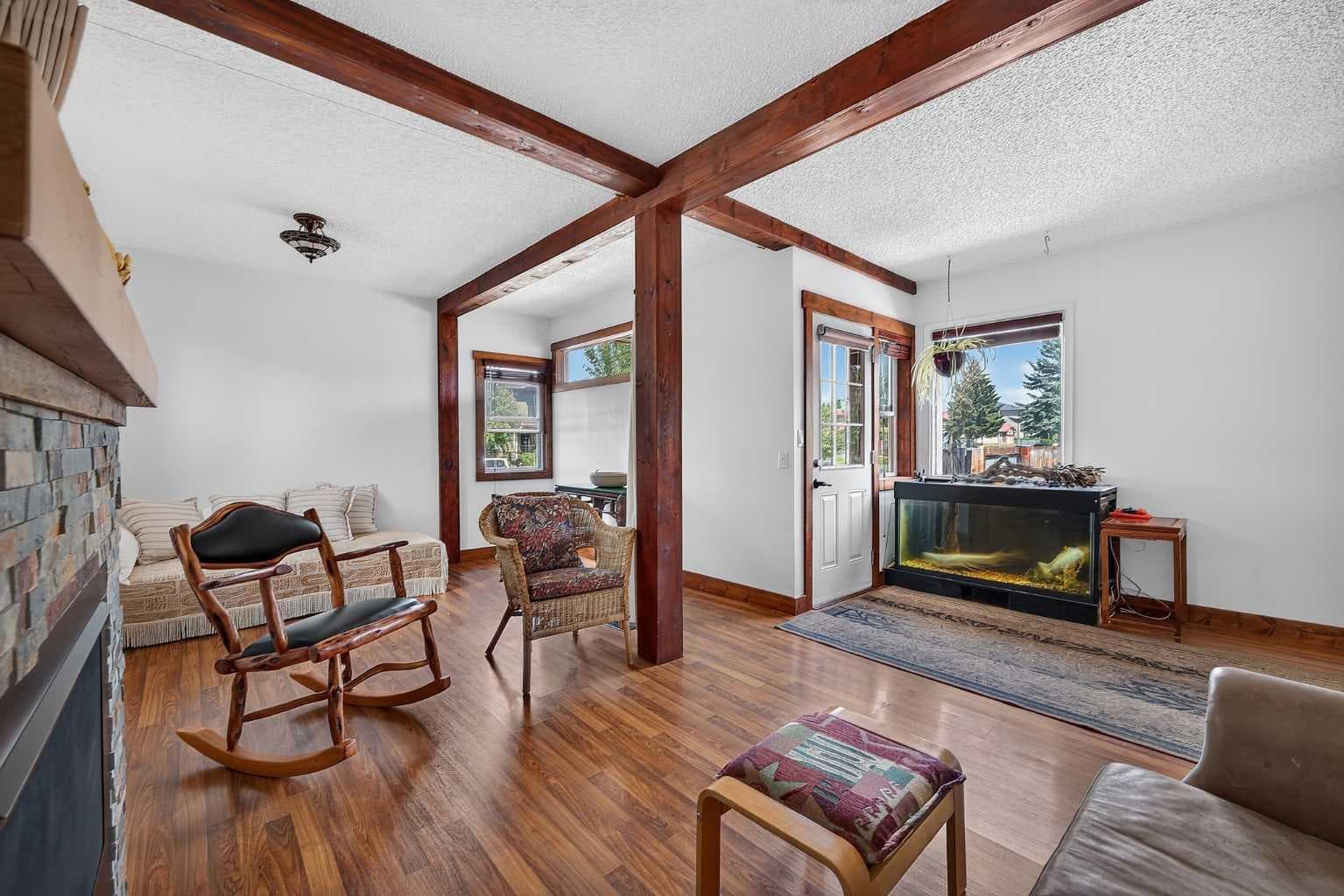 241 25 Avenue NE — photo 3