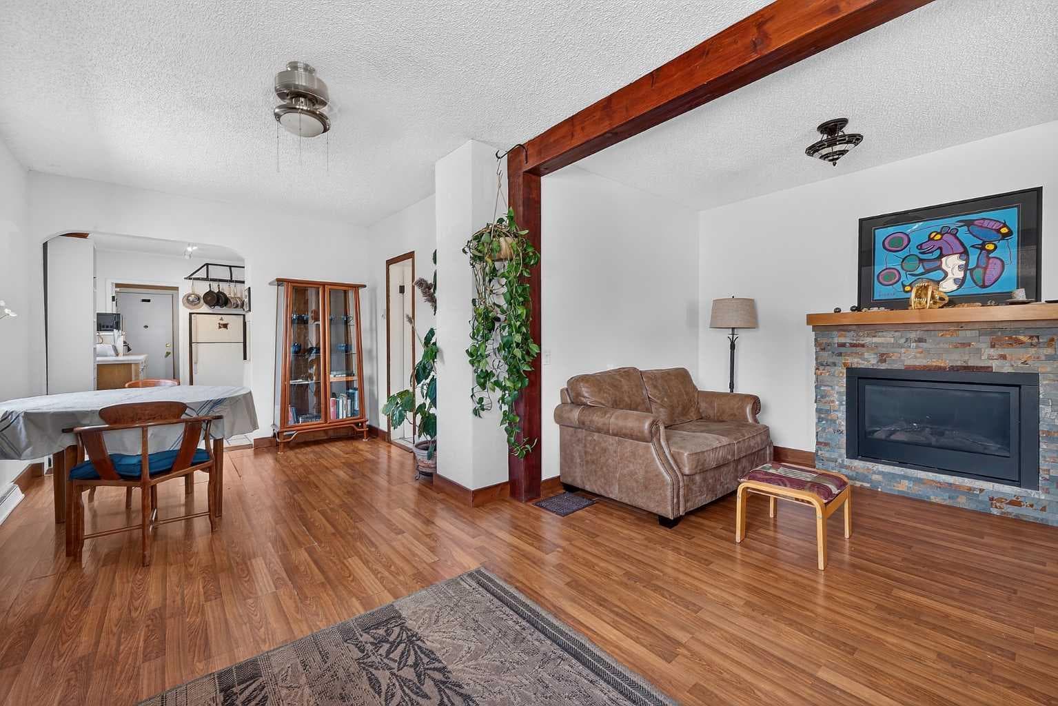 241 25 Avenue NE — photo 4