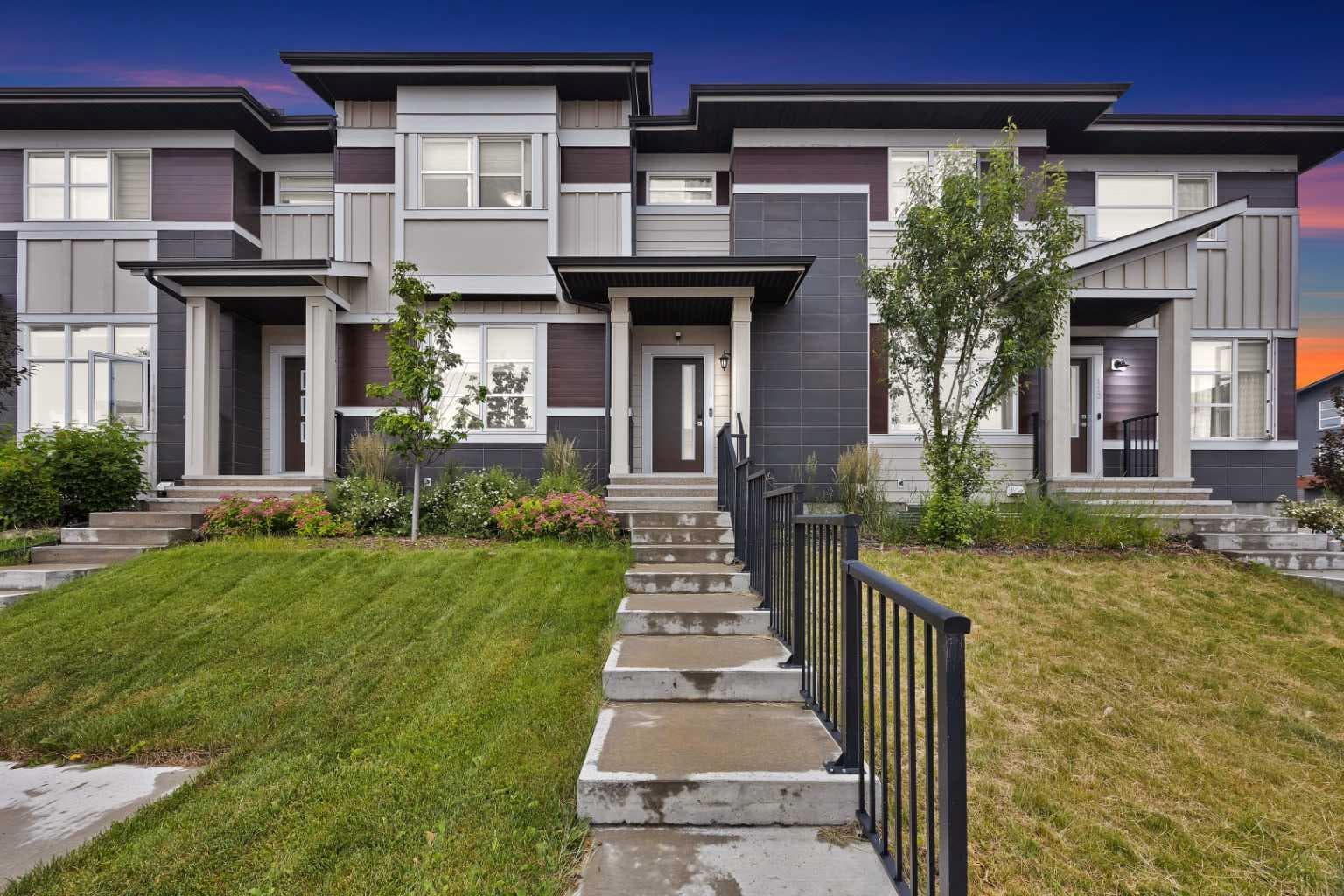 Row/Townhouse in Skyview Ranch
