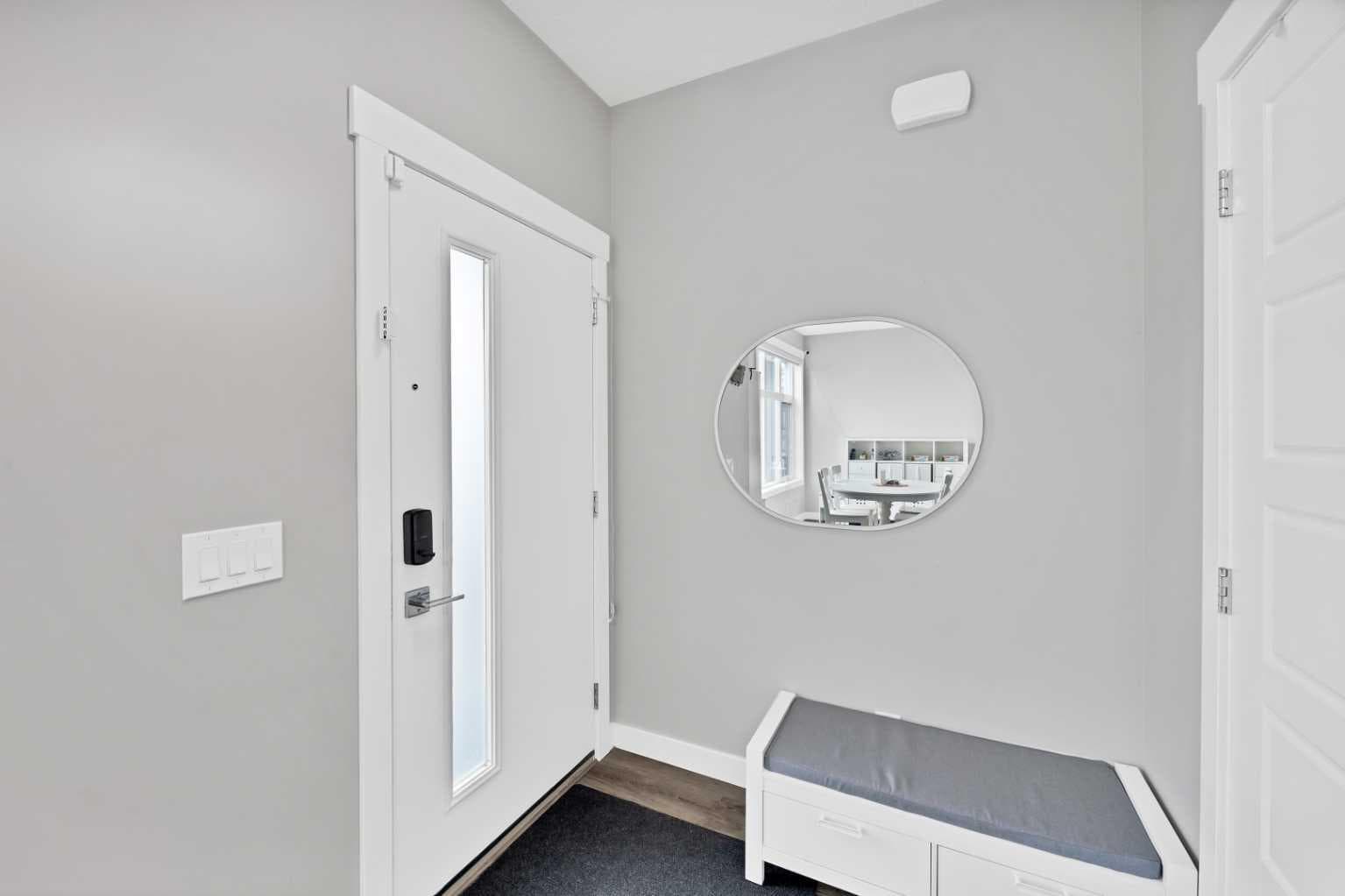 109 Skyview Parade NE — photo 3