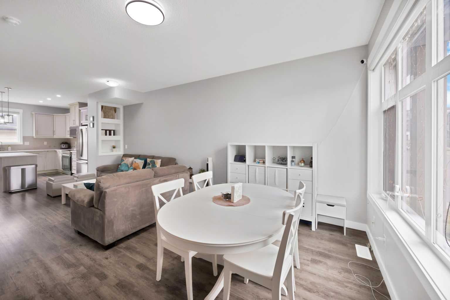 109 Skyview Parade NE — photo 4