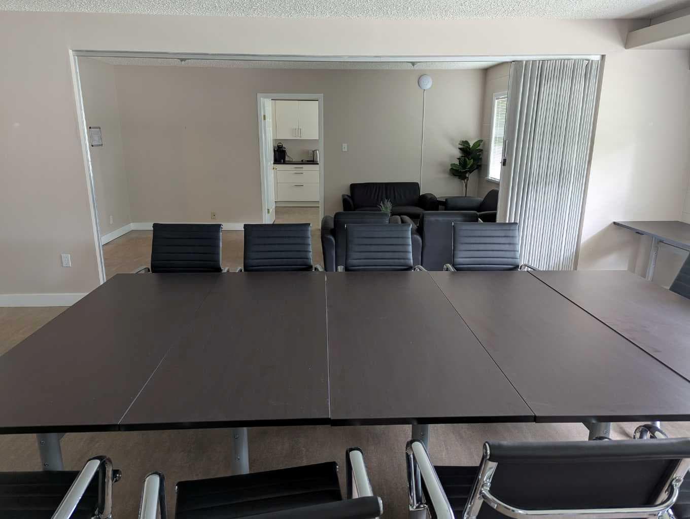 3060 17 Avenue SW — photo 4