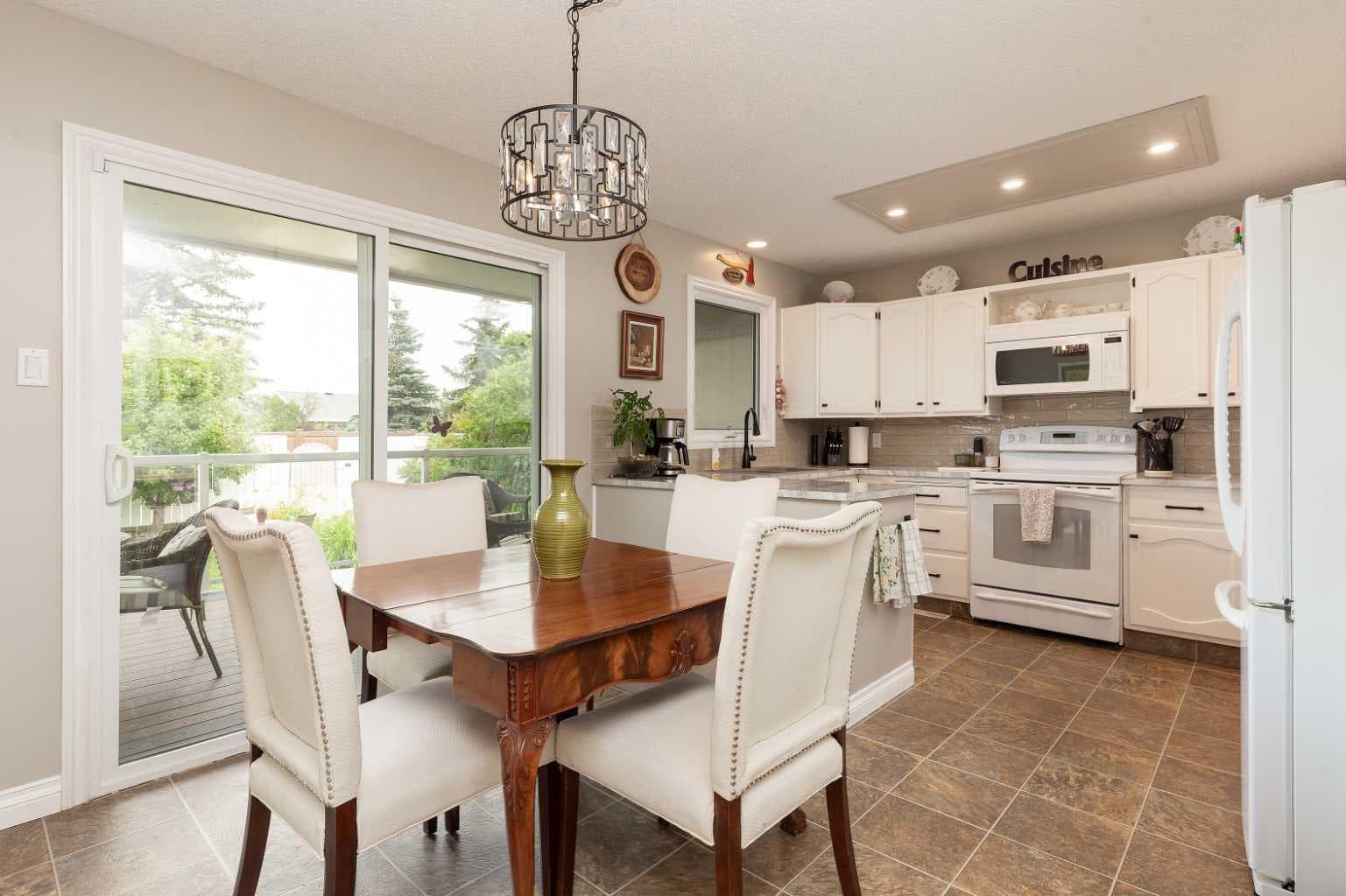 10 Seneca Place W — photo 1