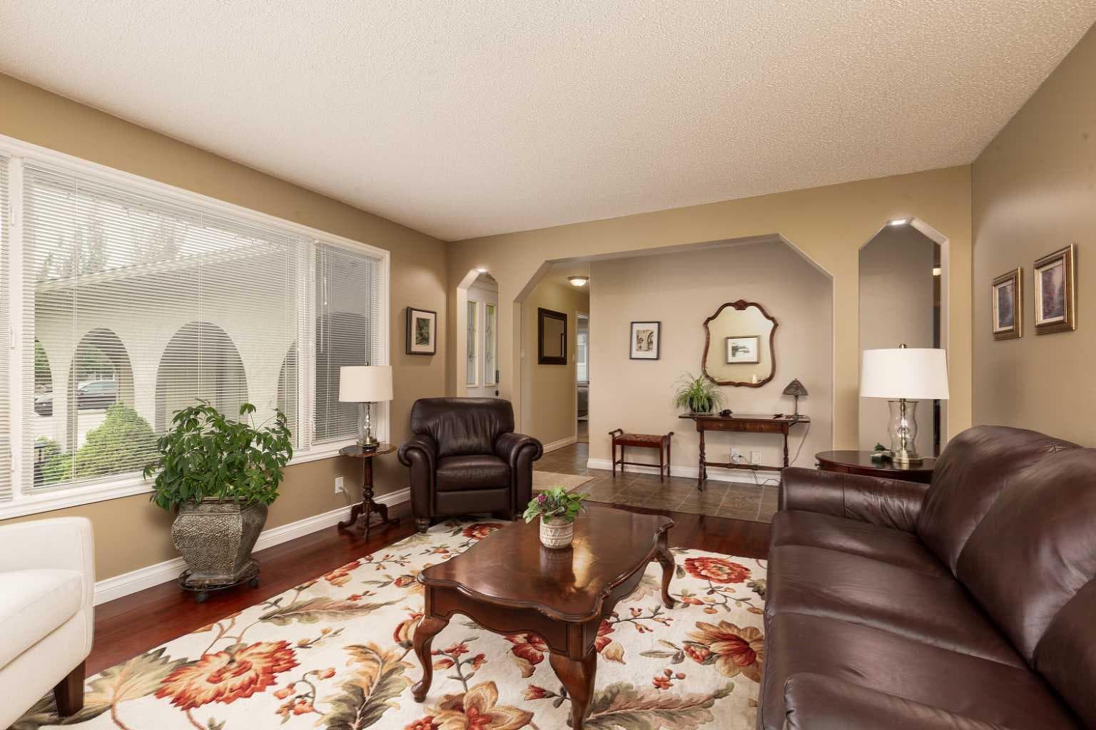 10 Seneca Place W — photo 4