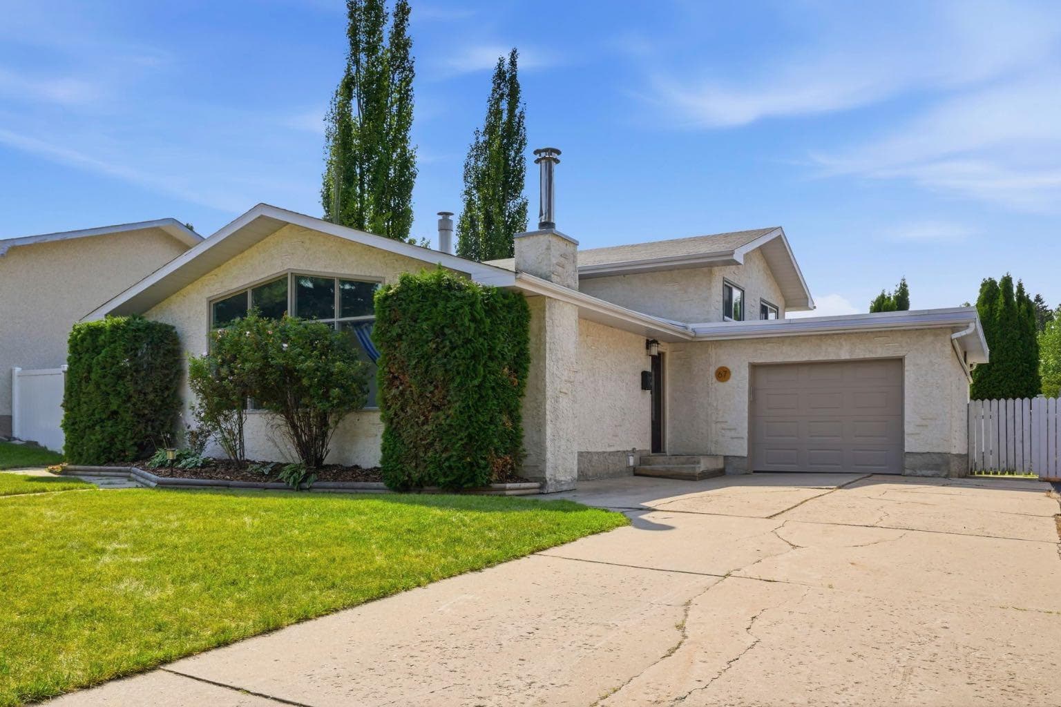 67 Sherwood Crescent — photo 1