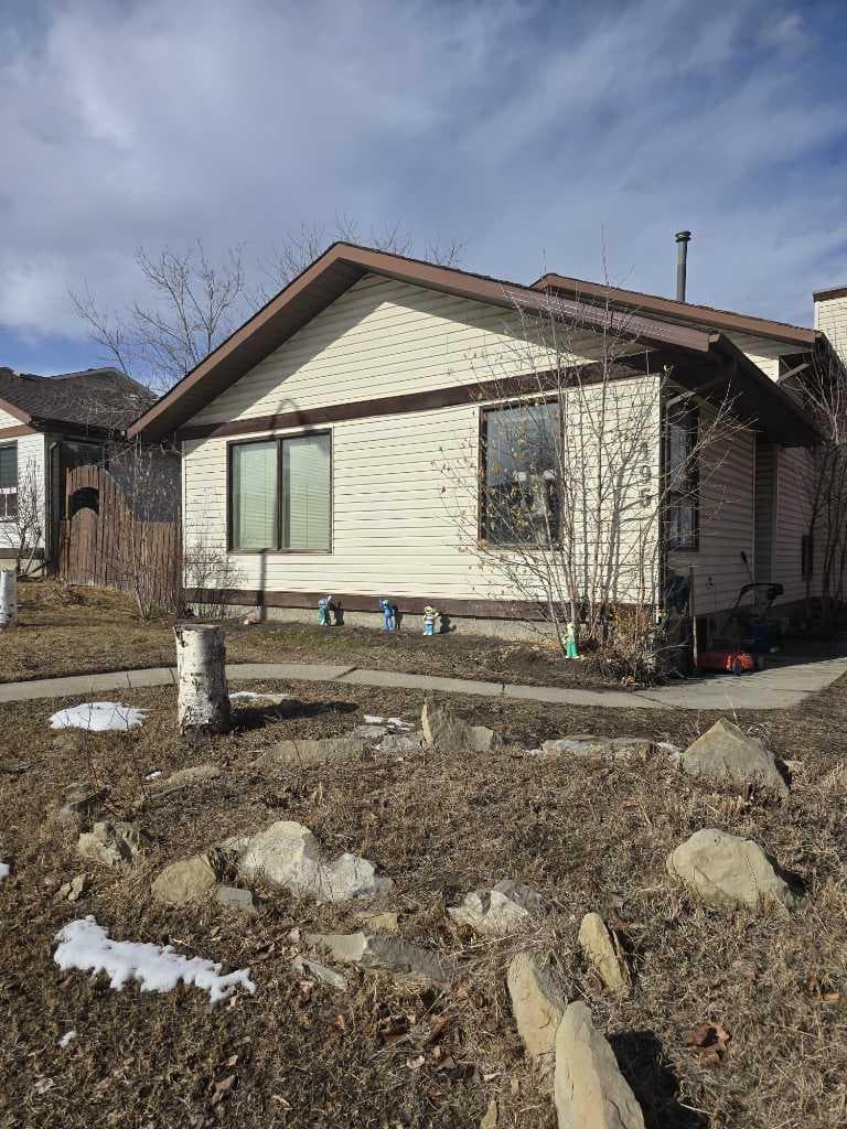 195 Shawglen Road SW — photo 1