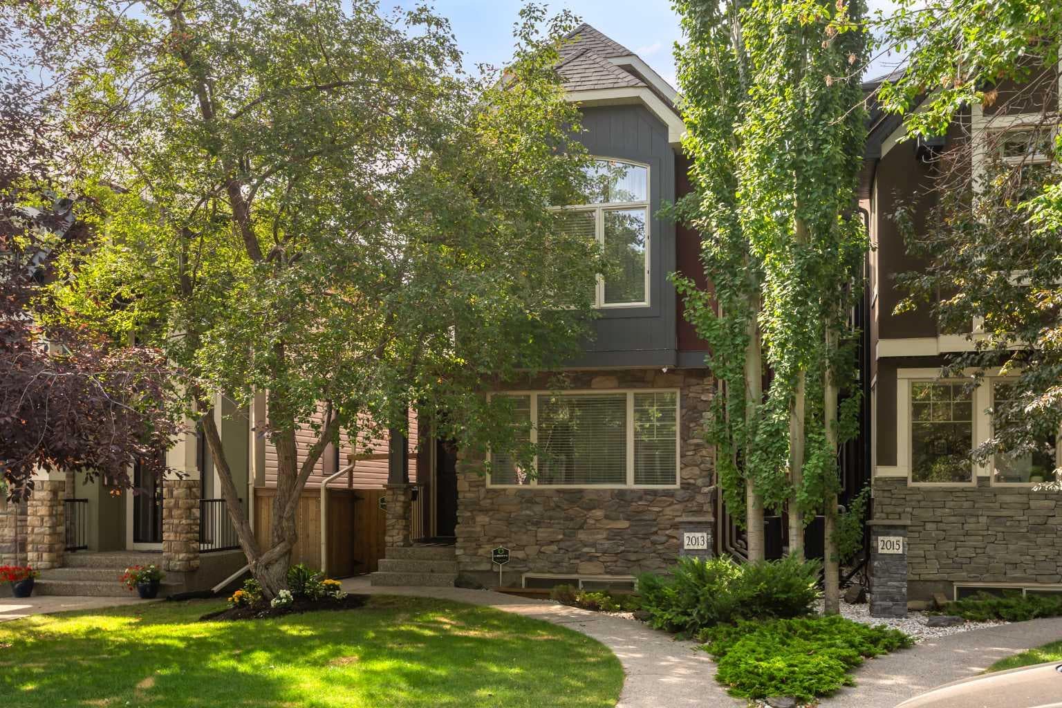 2013 42 Avenue SW — photo 1