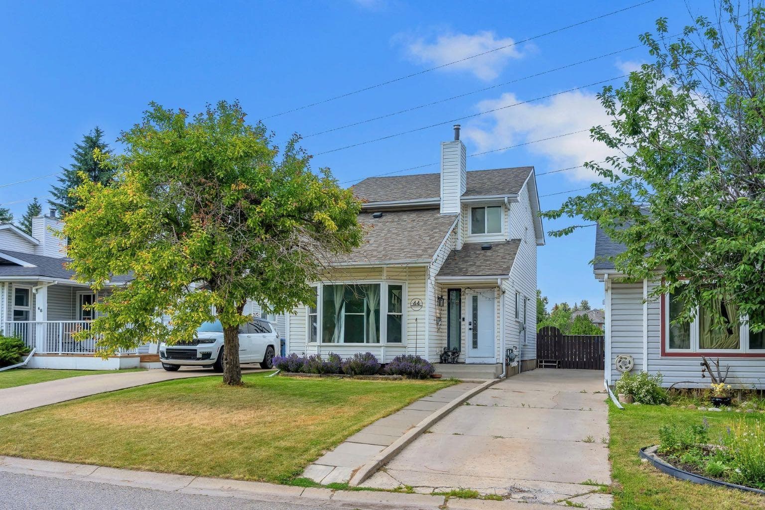 44 Strathclair Rise SW — photo 1