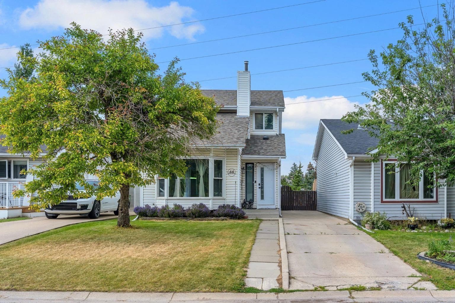 44 Strathclair Rise SW — photo 3