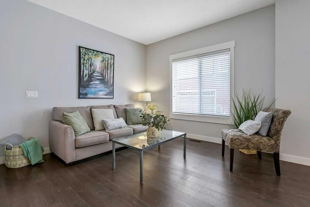 22 West Coach Manor SW — photo 4