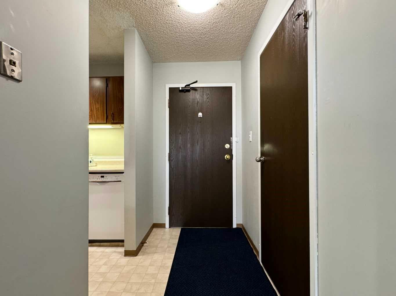 301, 420 Columbia Boulevard W — photo 4