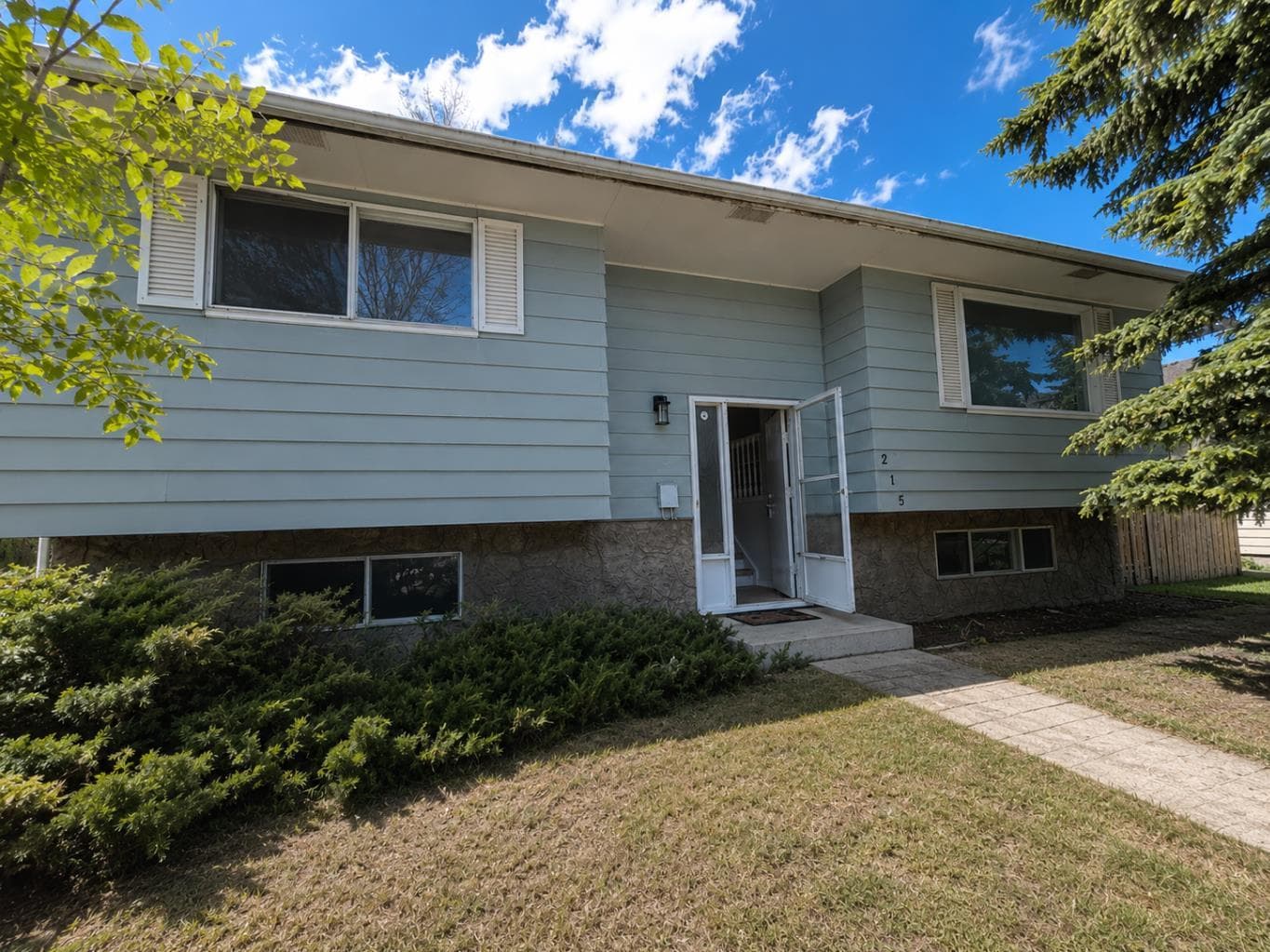 215 Penbrooke Way SE — photo 2