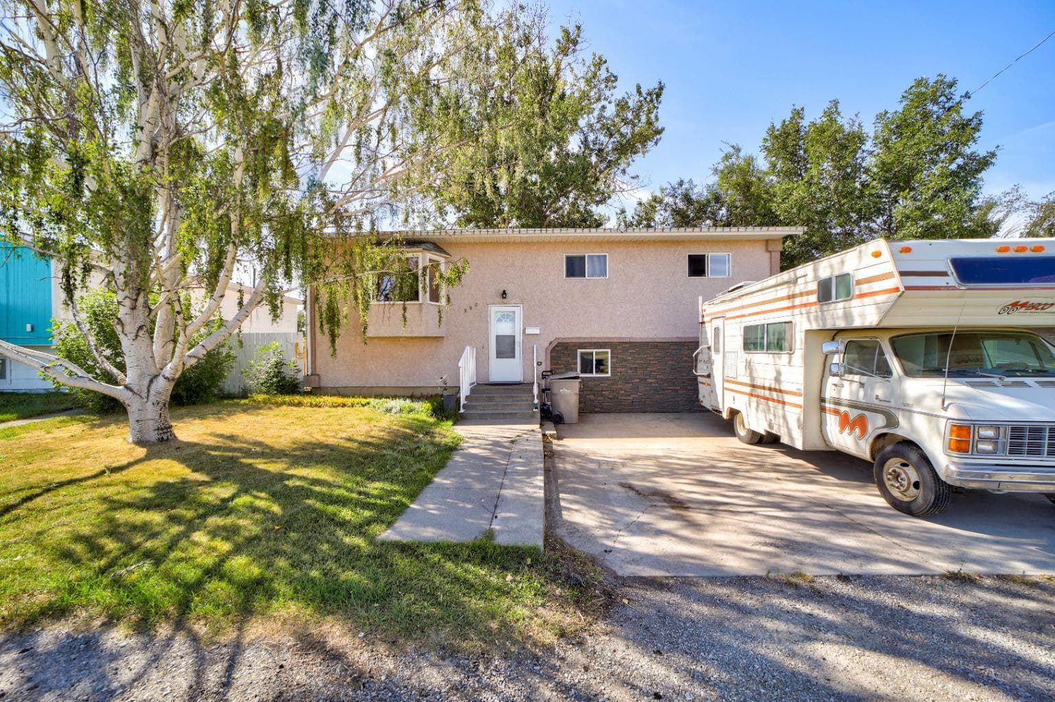222 McEwan Street — photo 1