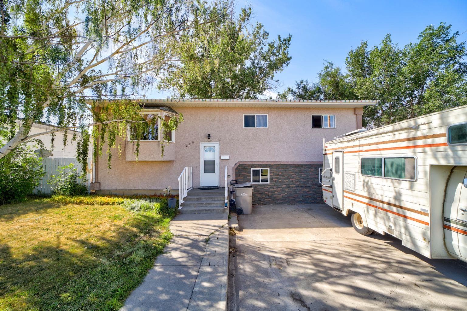 222 McEwan Street — photo 2