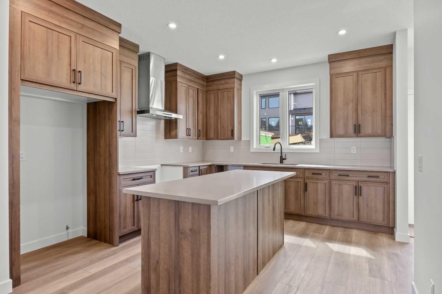 49 Hotchkiss Gardens SE — photo 1