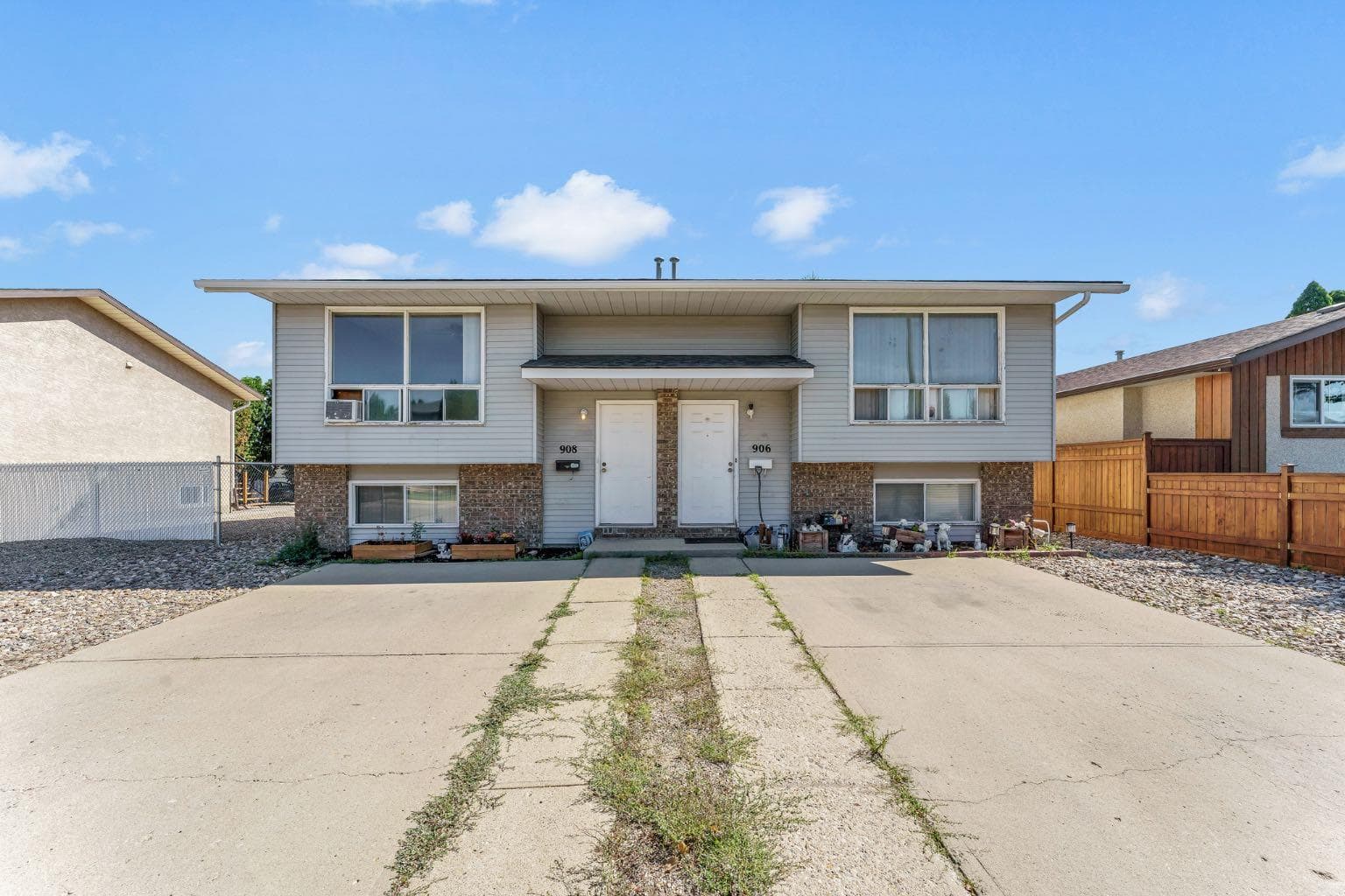 908 Ross Glen Drive SE — photo 1