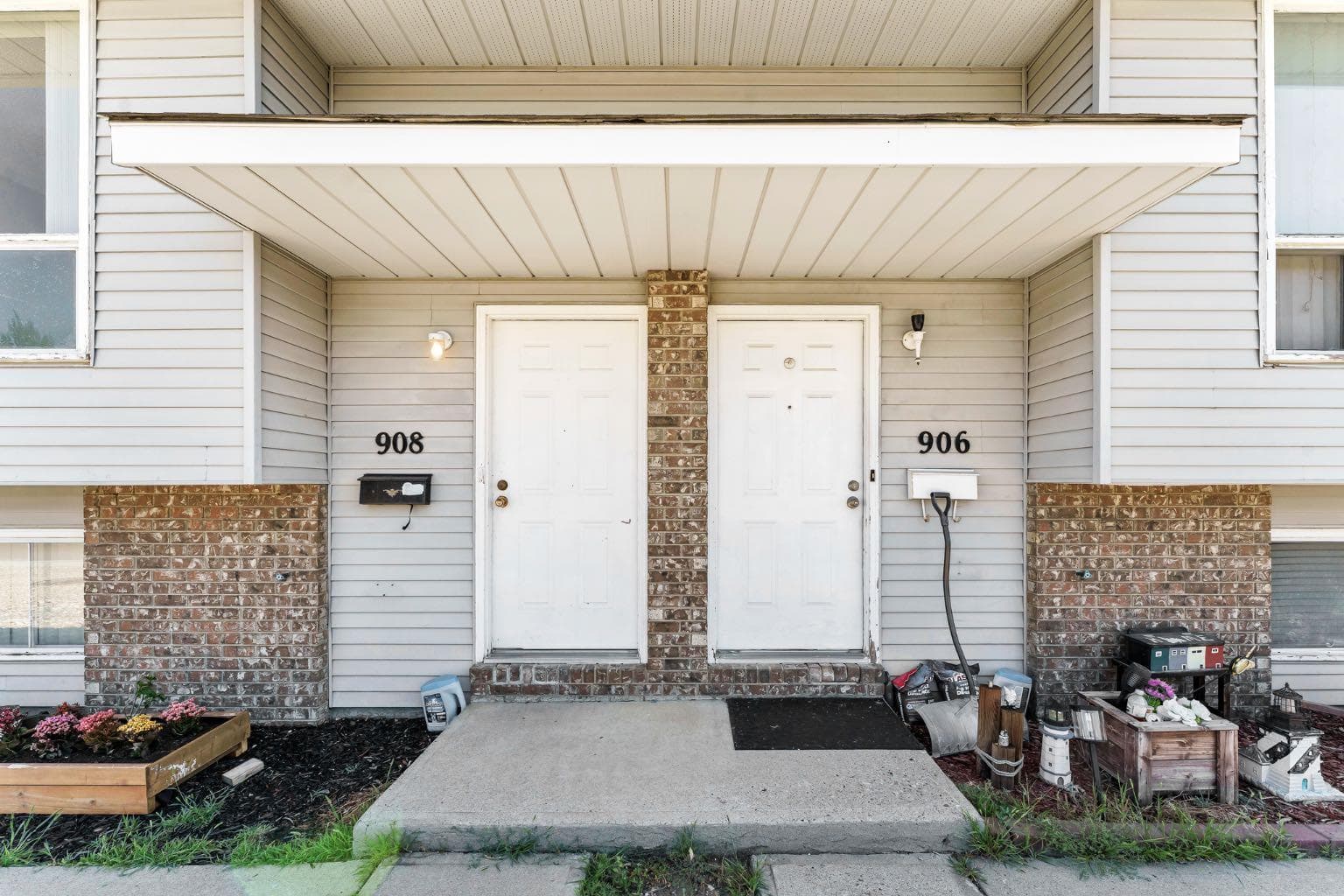 908 Ross Glen Drive SE — photo 3