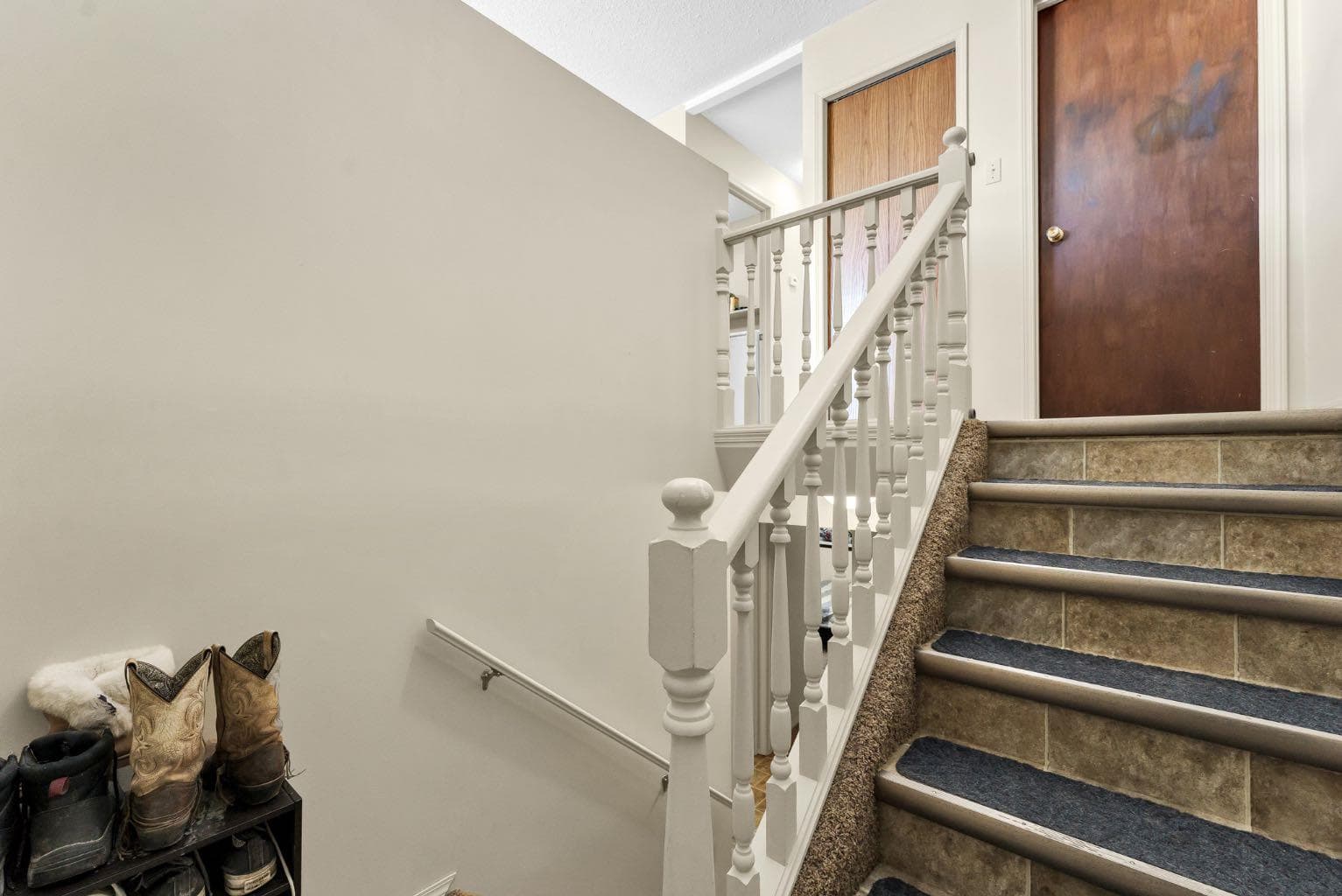 908 Ross Glen Drive SE — photo 4