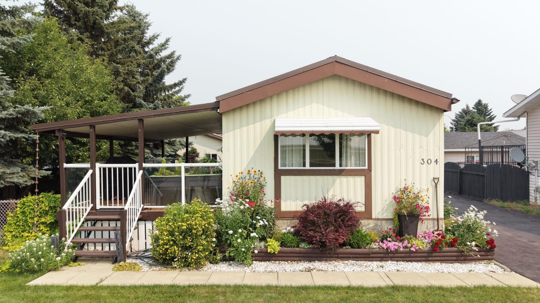 304 Slade Drive — photo 3