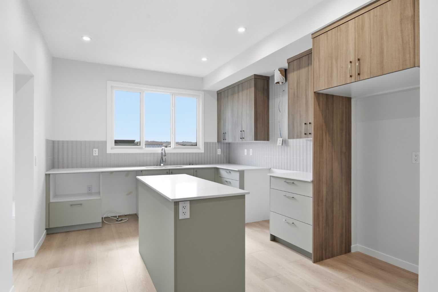 131 Royston Way NW — photo 3