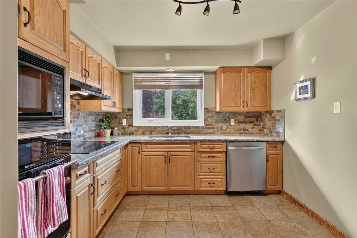 7536 Fleetwood Drive SE — photo 3