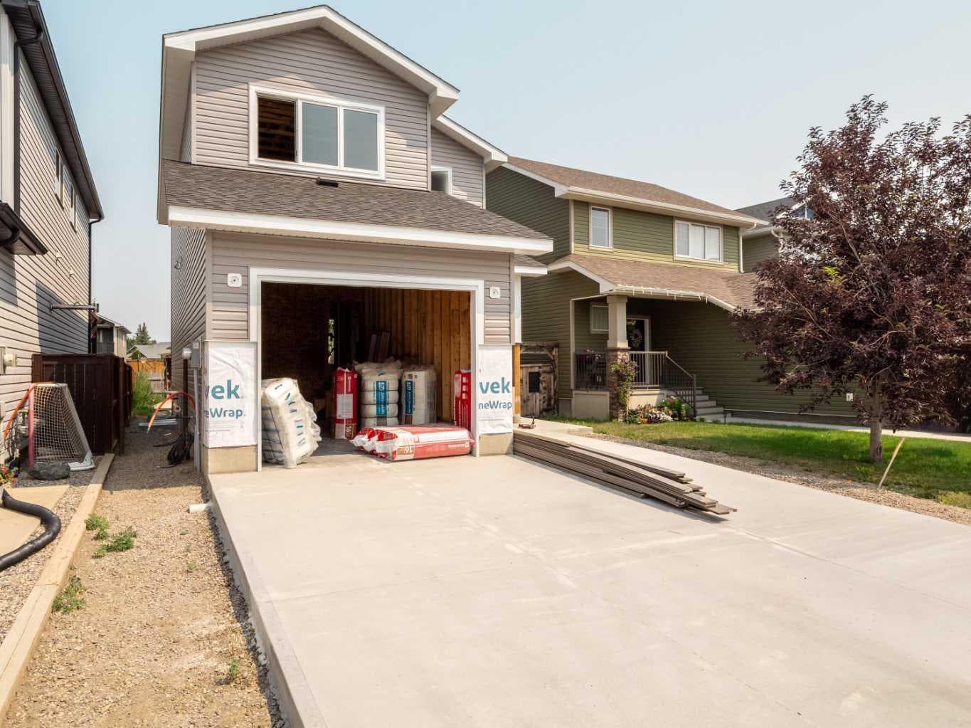 341 Westgate Crescent — photo 2