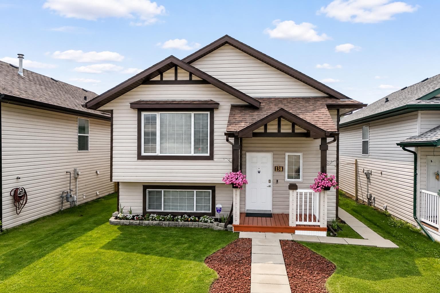 138 Lanterman Close — photo 1
