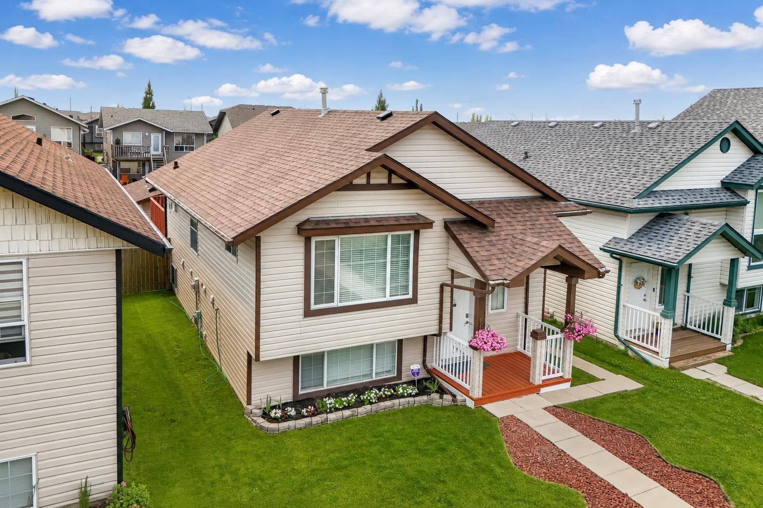 138 Lanterman Close — photo 2