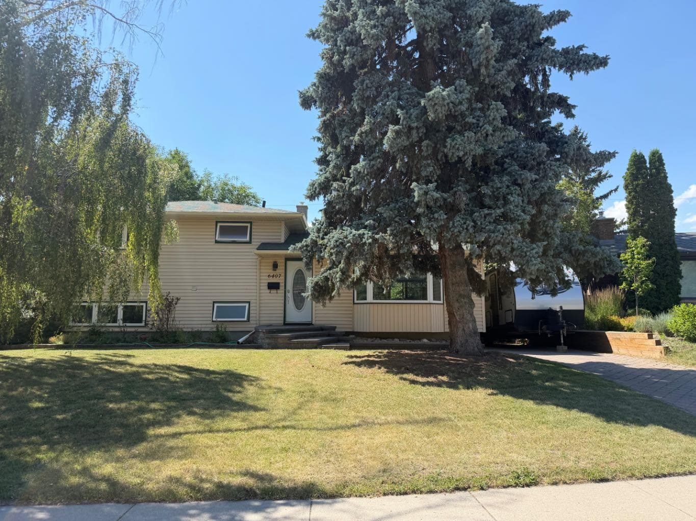 6407 Lombardy Crescent SW — photo 1