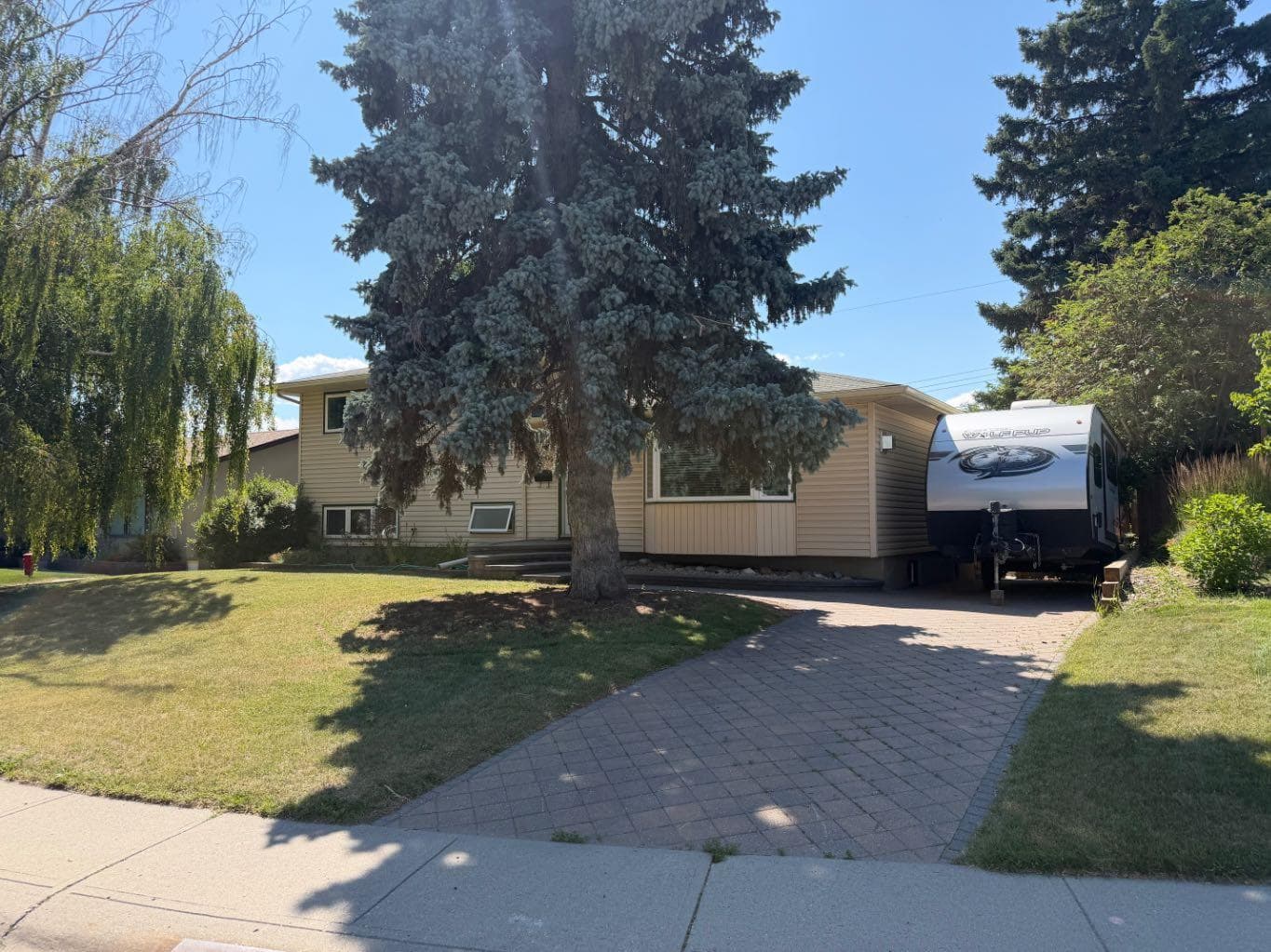 6407 Lombardy Crescent SW — photo 2