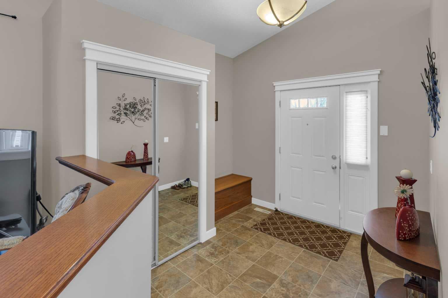 44 Ravenslea Crescent SE — photo 2