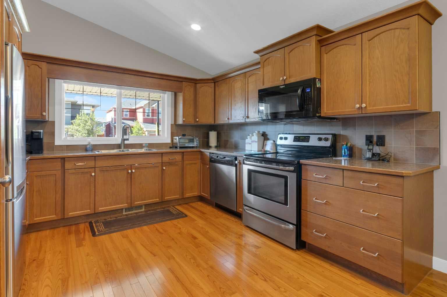 44 Ravenslea Crescent SE — photo 3