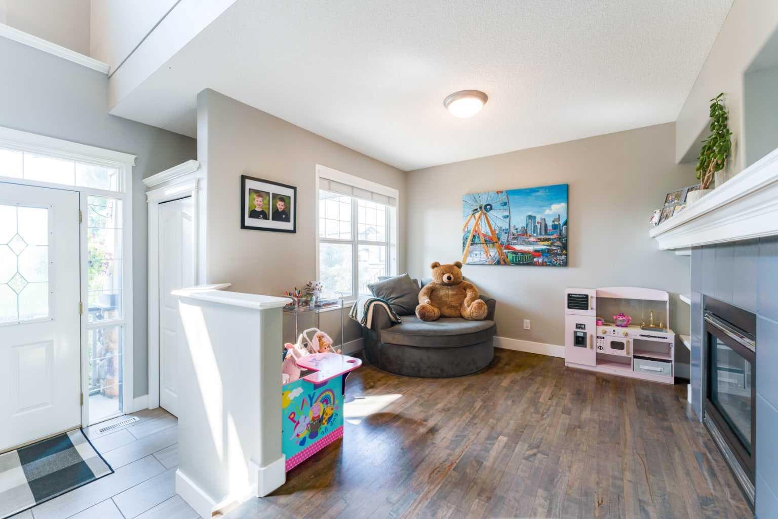 99 Springbluff Boulevard SW — photo 3