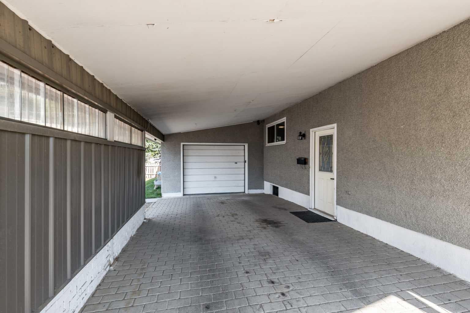 1625 10 Avenue NE — photo 3