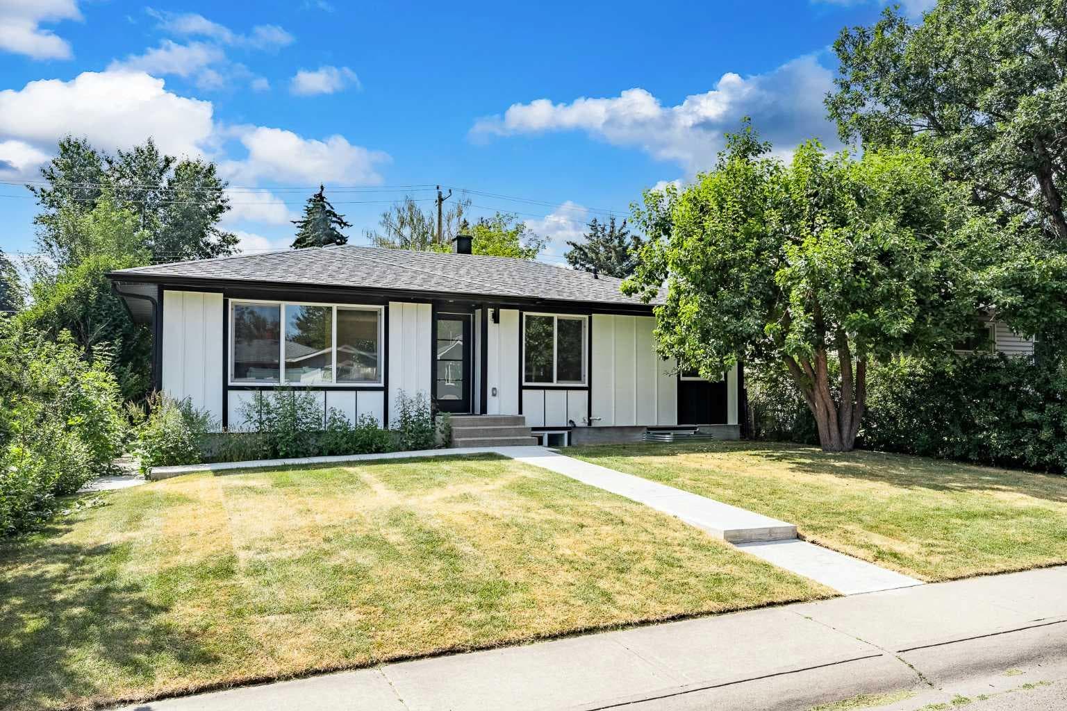 451 Arlington Drive SE — photo 2