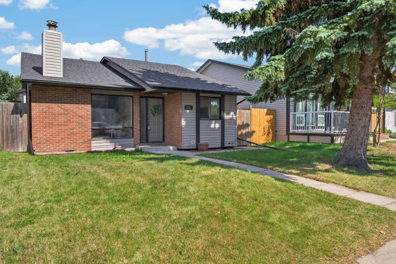 258 Summerwood Place SE — photo 2