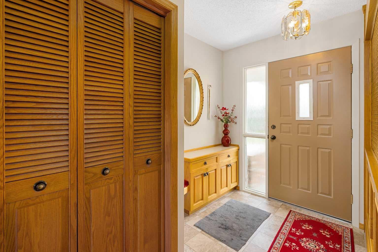 40 Thornlee Crescent NW — photo 2