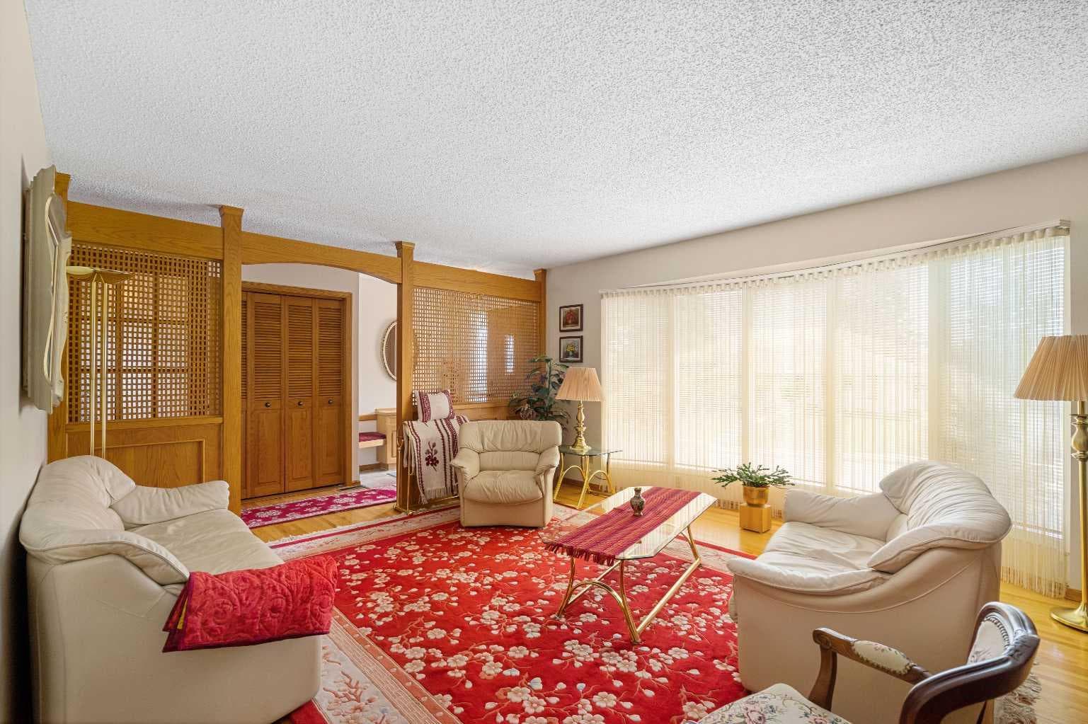 40 Thornlee Crescent NW — photo 3