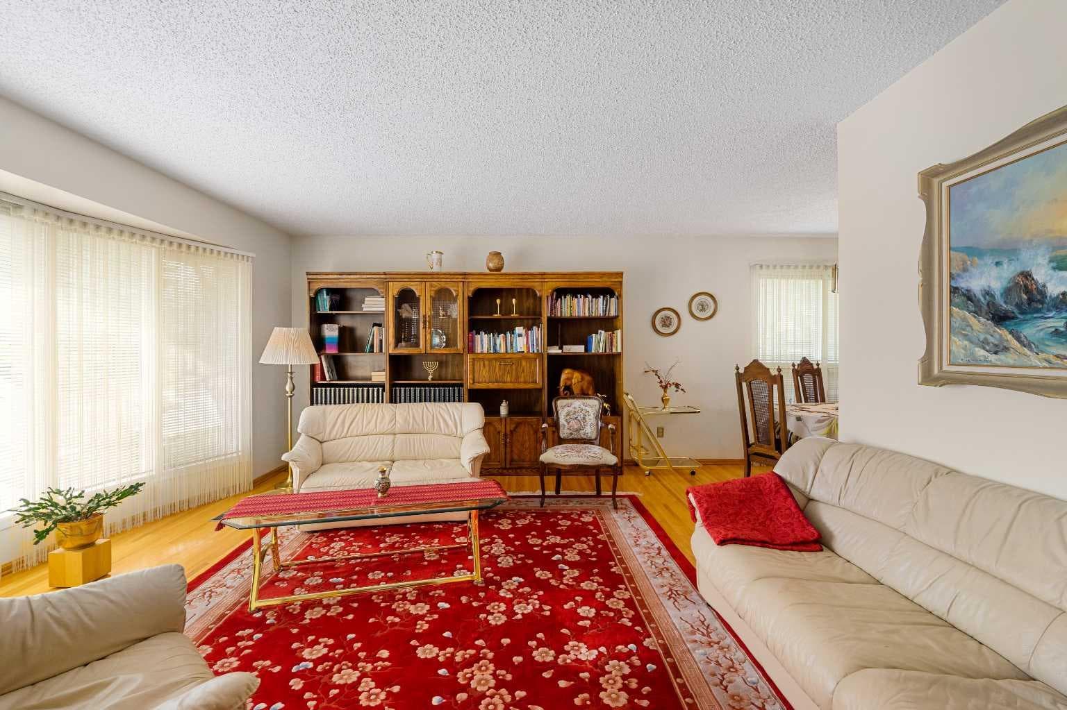 40 Thornlee Crescent NW — photo 4